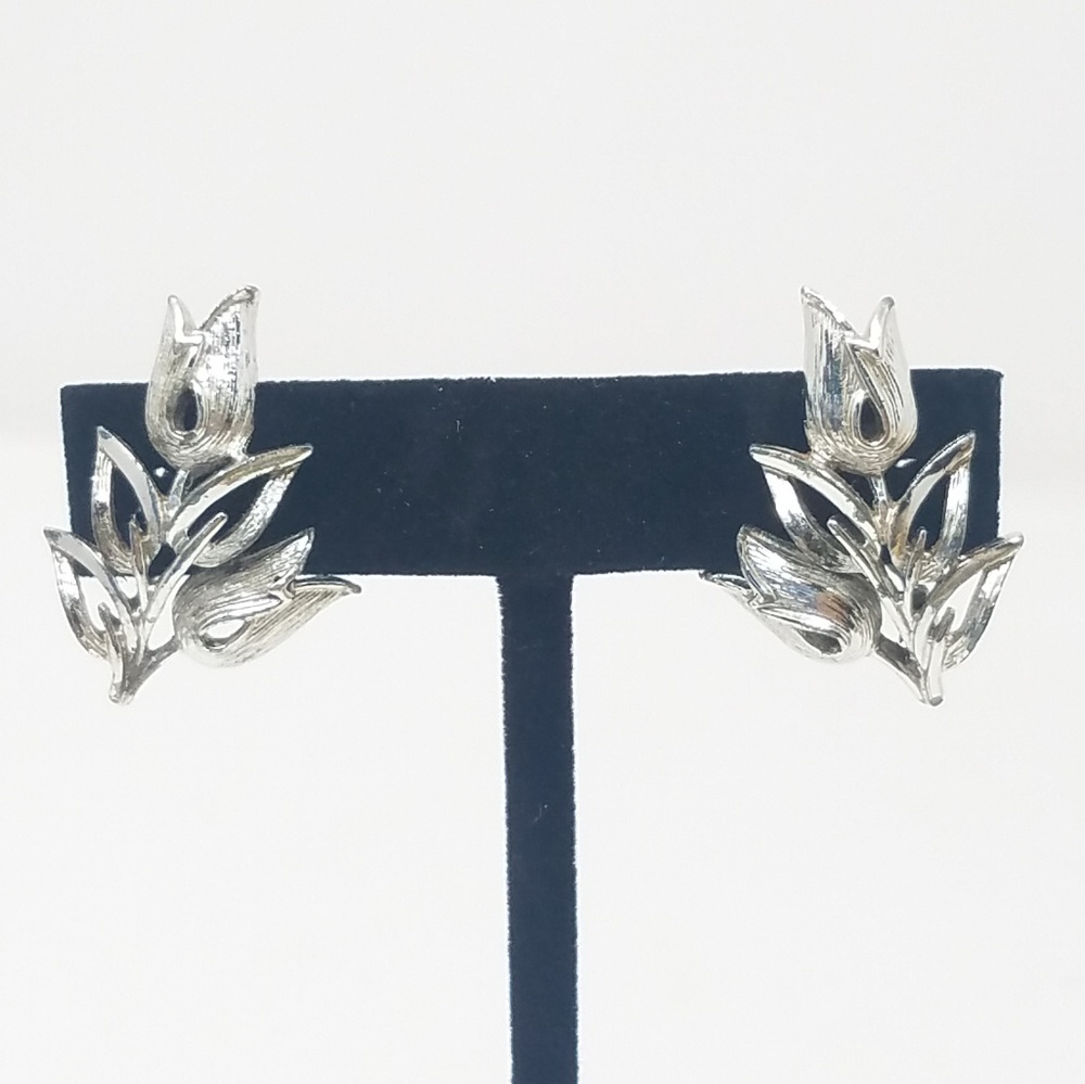 Vintage Coro clip on earring silver tone‎